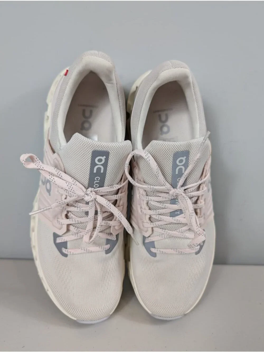 On Cloud swift shoes in ivory/pink color sneakers women's size 11